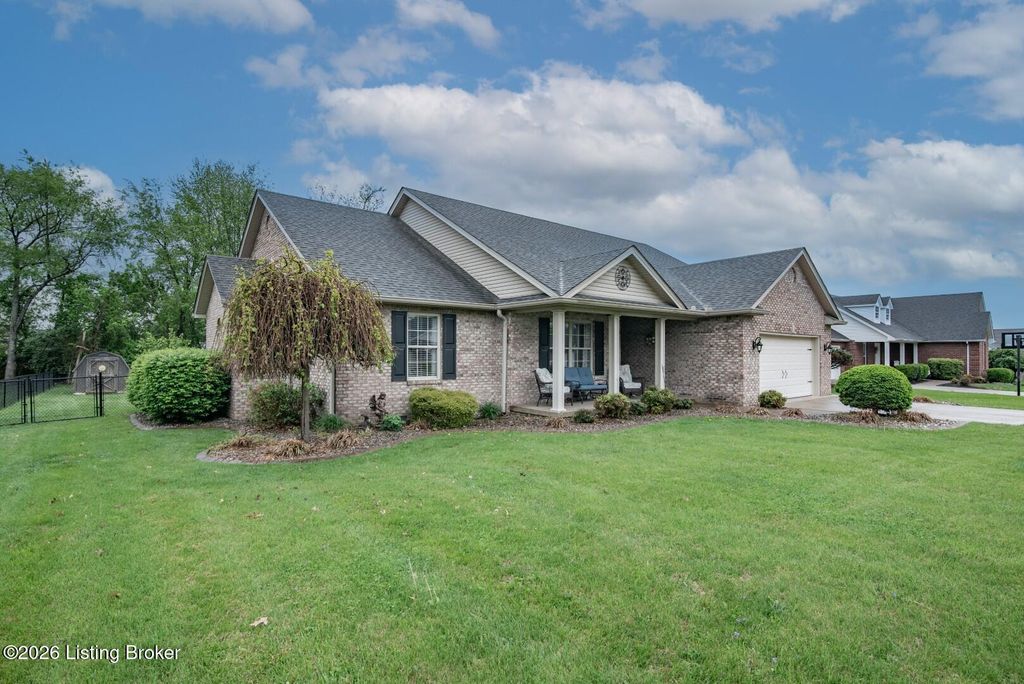 Photo of 604 Memory Ln, Elizabethtown, KY 42701 (MLS # 1714281)