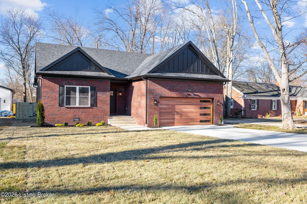 Photo of 402 Wood Rd, Louisville, KY 40222 (MLS # 1707486)