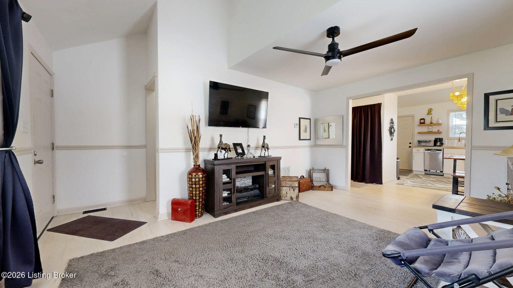 Photo of 3719 Bashford Ave, Louisville, KY 40218 (MLS # 1720991)