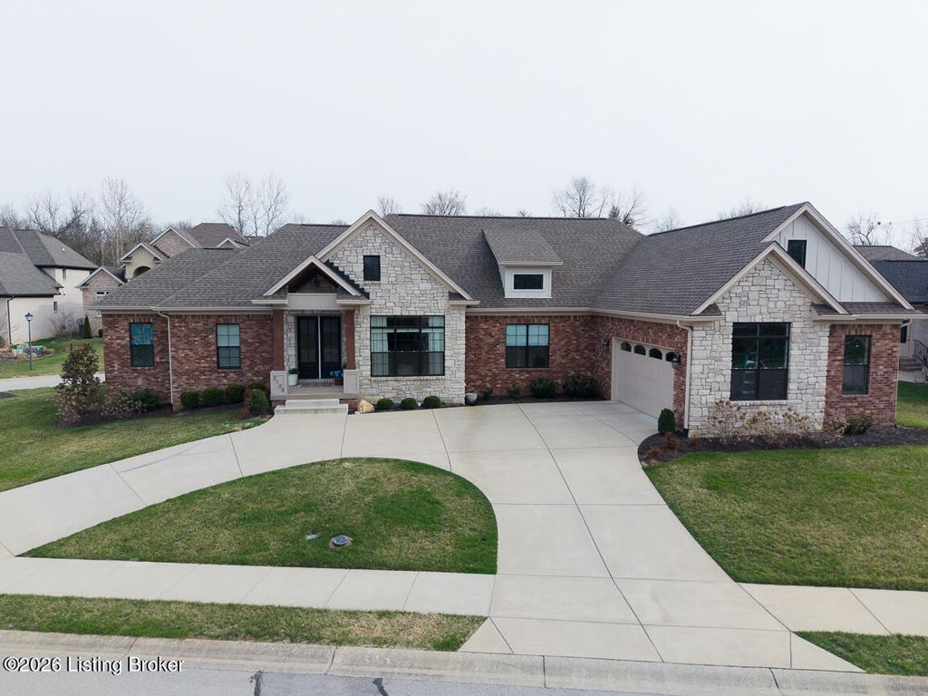 Photo of 3103 Twin Creek Dr, Louisville, KY 40245 (MLS # 1711814)