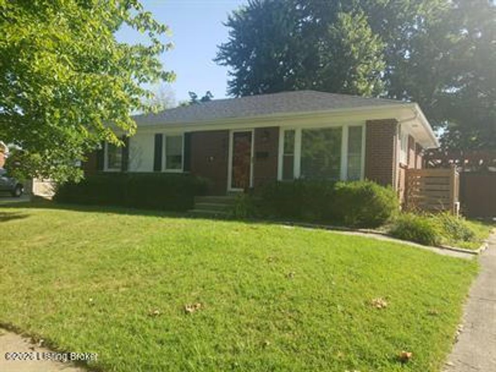 Photo of 3911 Gardenia Ct, Louisville, KY 40220 (MLS # 1722623)