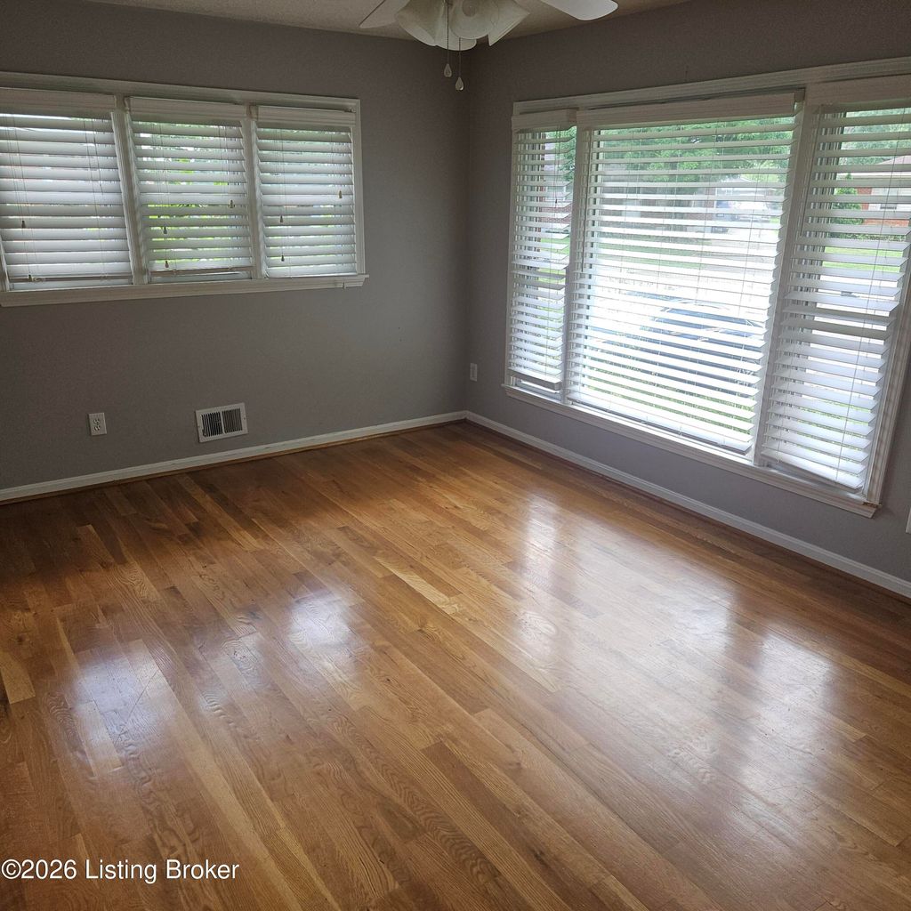 Photo of 3911 Gardenia Ct, Louisville, KY 40220 (MLS # 1722623)