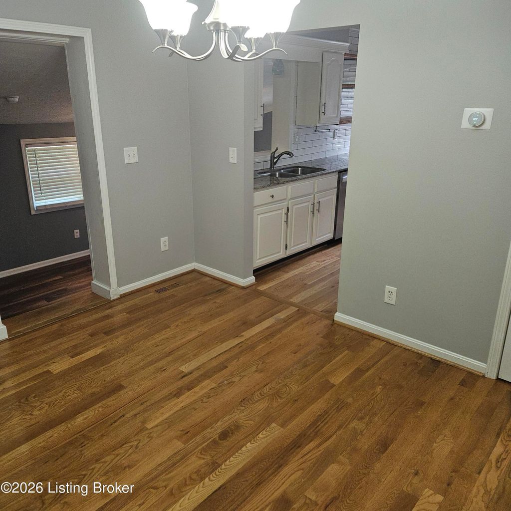 Photo of 3911 Gardenia Ct, Louisville, KY 40220 (MLS # 1722623)