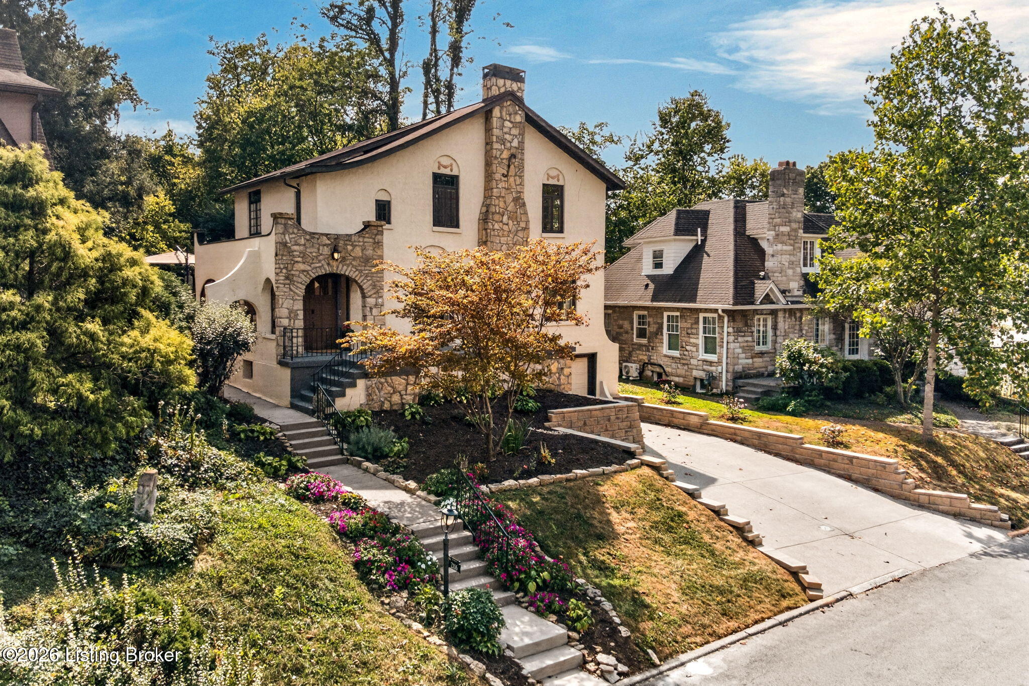 2116 Lakeside Dr