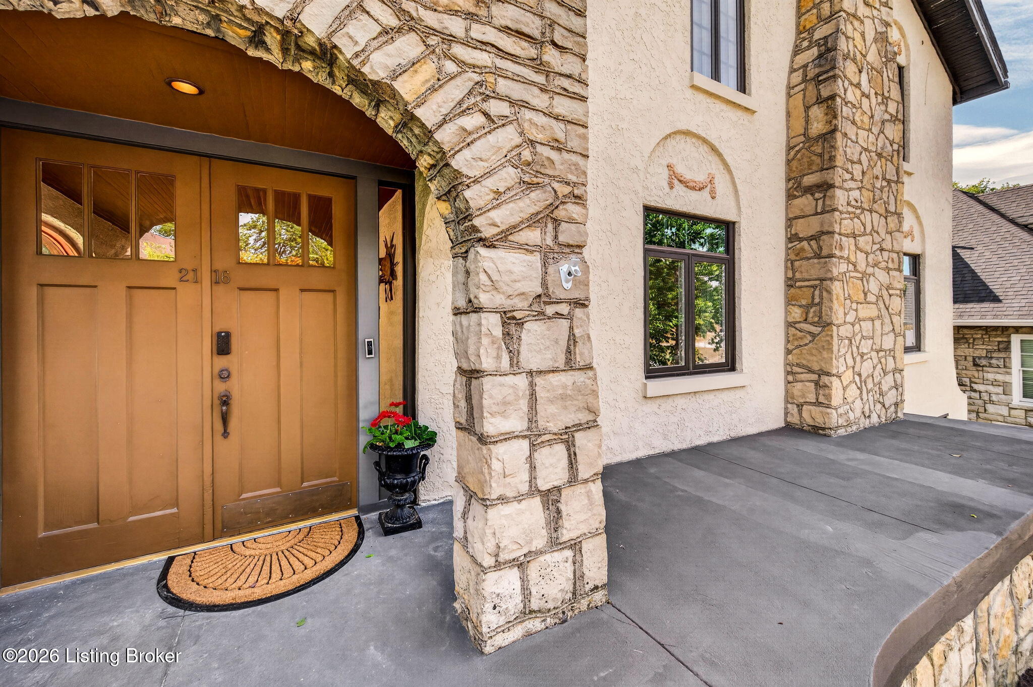 2116 Lakeside Dr