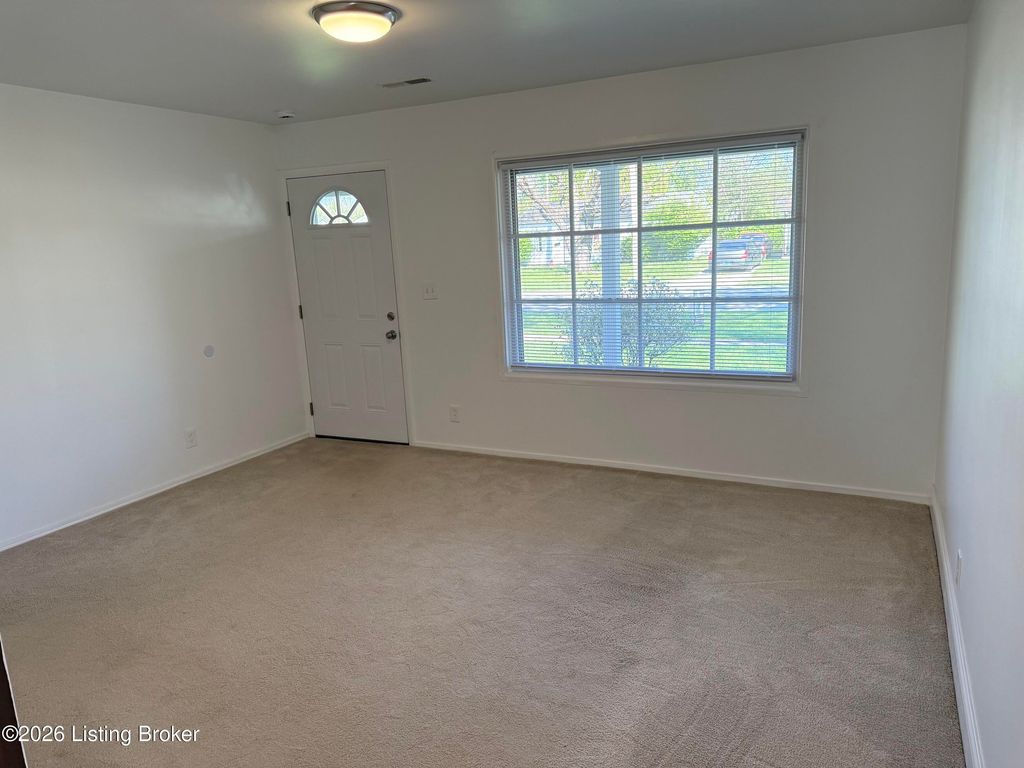 Photo of 6004 Loretta St, Louisville, KY 40213 (MLS # 1713606)