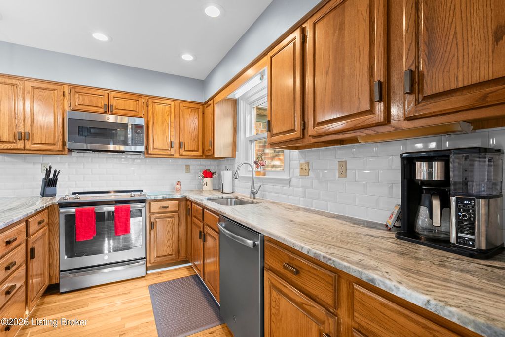 Photo of 7407 Eric Edward Way, Louisville, KY 40220 (MLS # 1705989)