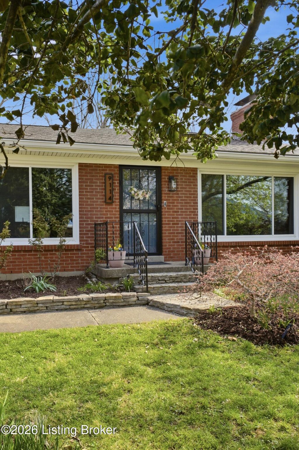 Photo of 9114 Hurstbourne Ln, Louisville, KY 40220 (MLS # 1712472)