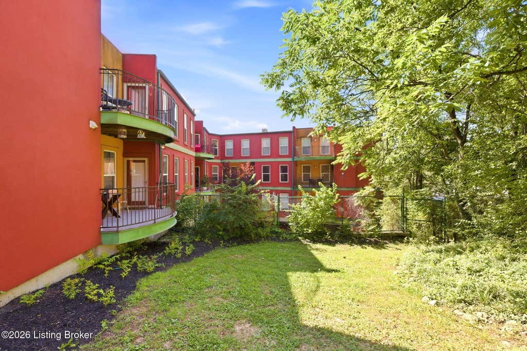 Photo of 2411 Brownsboro Rd #APT 301, Louisville, KY 40206 (MLS # 1719675)
