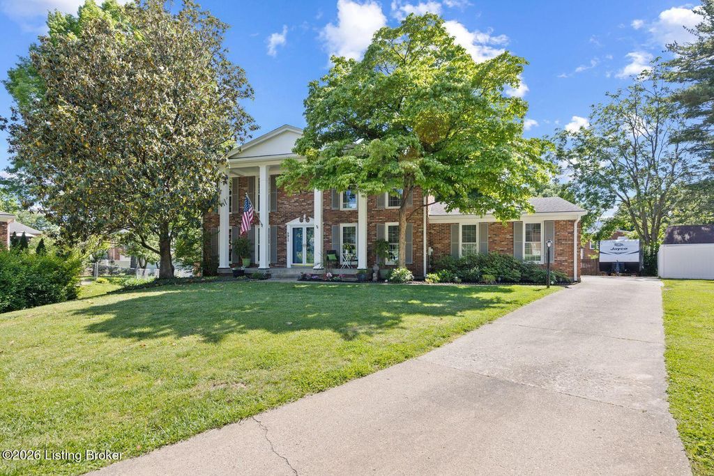 Photo of 3914 Bayonne Ct, Jeffersontown, KY 40299 (MLS # 1717322)