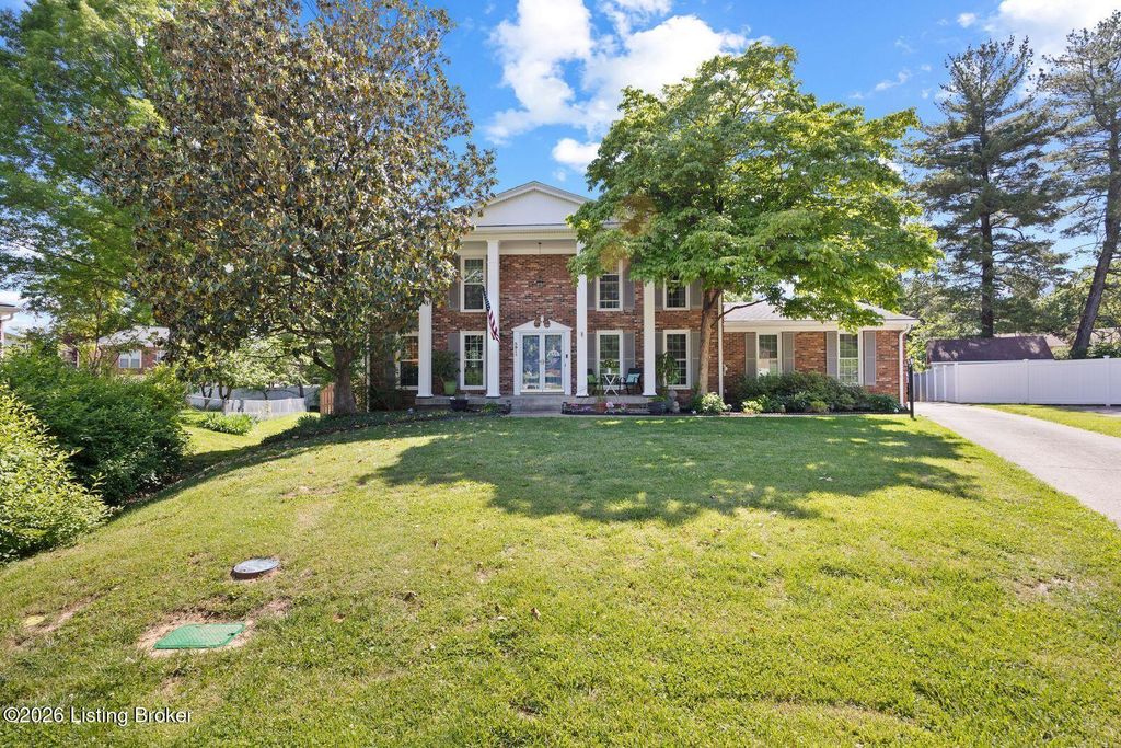 Photo of 3914 Bayonne Ct, Jeffersontown, KY 40299 (MLS # 1717322)