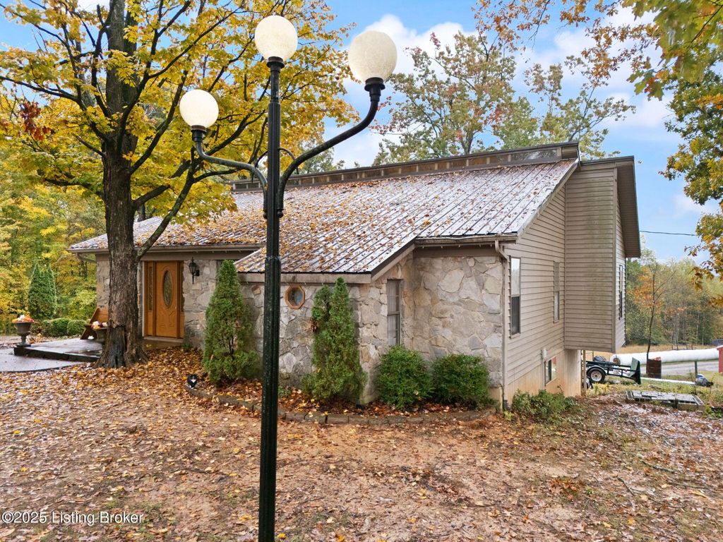 Photo of 42 Fishback Ln, Edmonton, KY 42129 (MLS # 1702341)