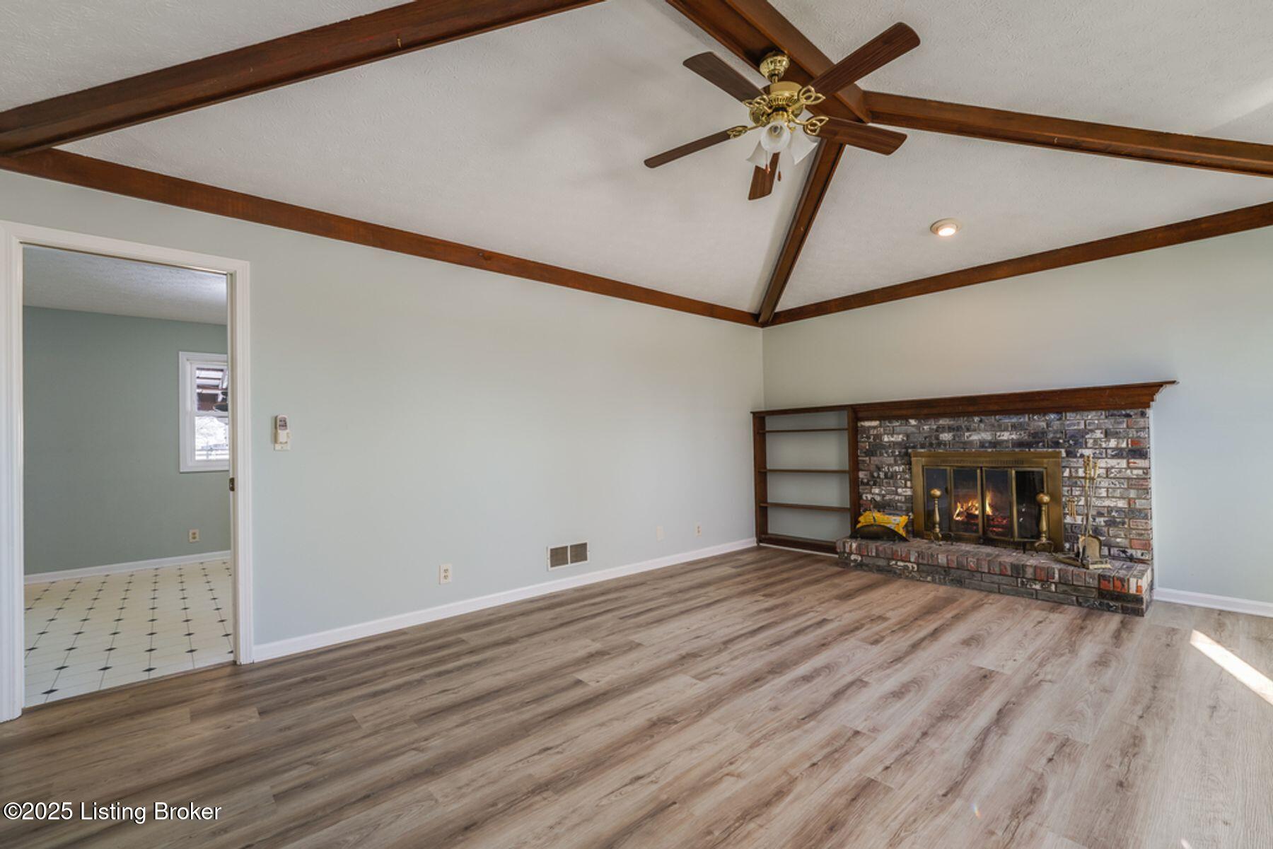 104 Maplewood Dr, Simpsonville, Kentucky image 3