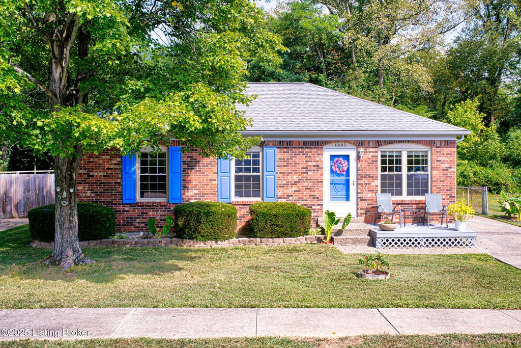 Photo of 10103 Blue Creek Dr, Louisville, KY 40229 (MLS # 1710848)