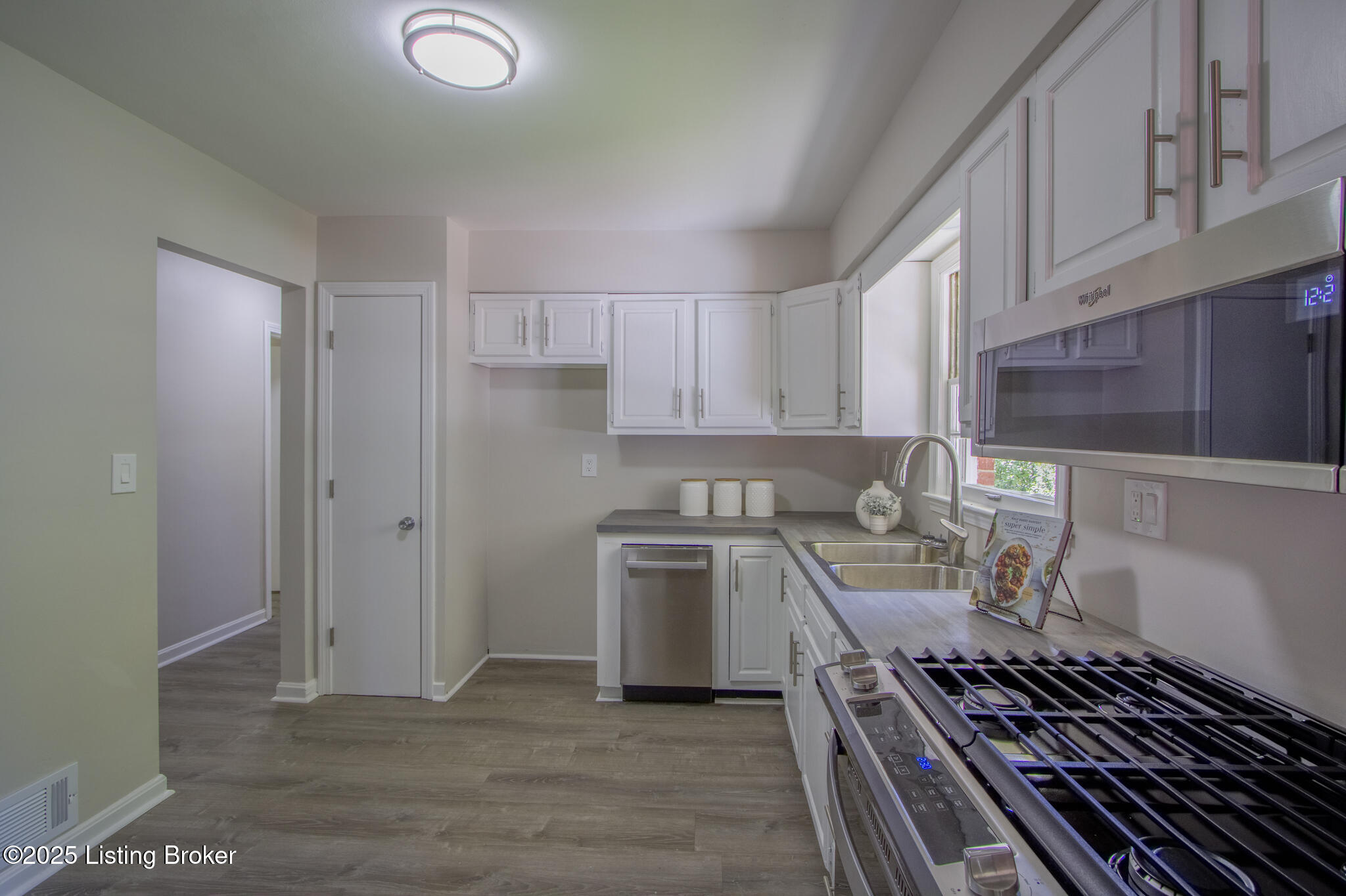 3209 Hikes Ln, Louisville, Kentucky image 8