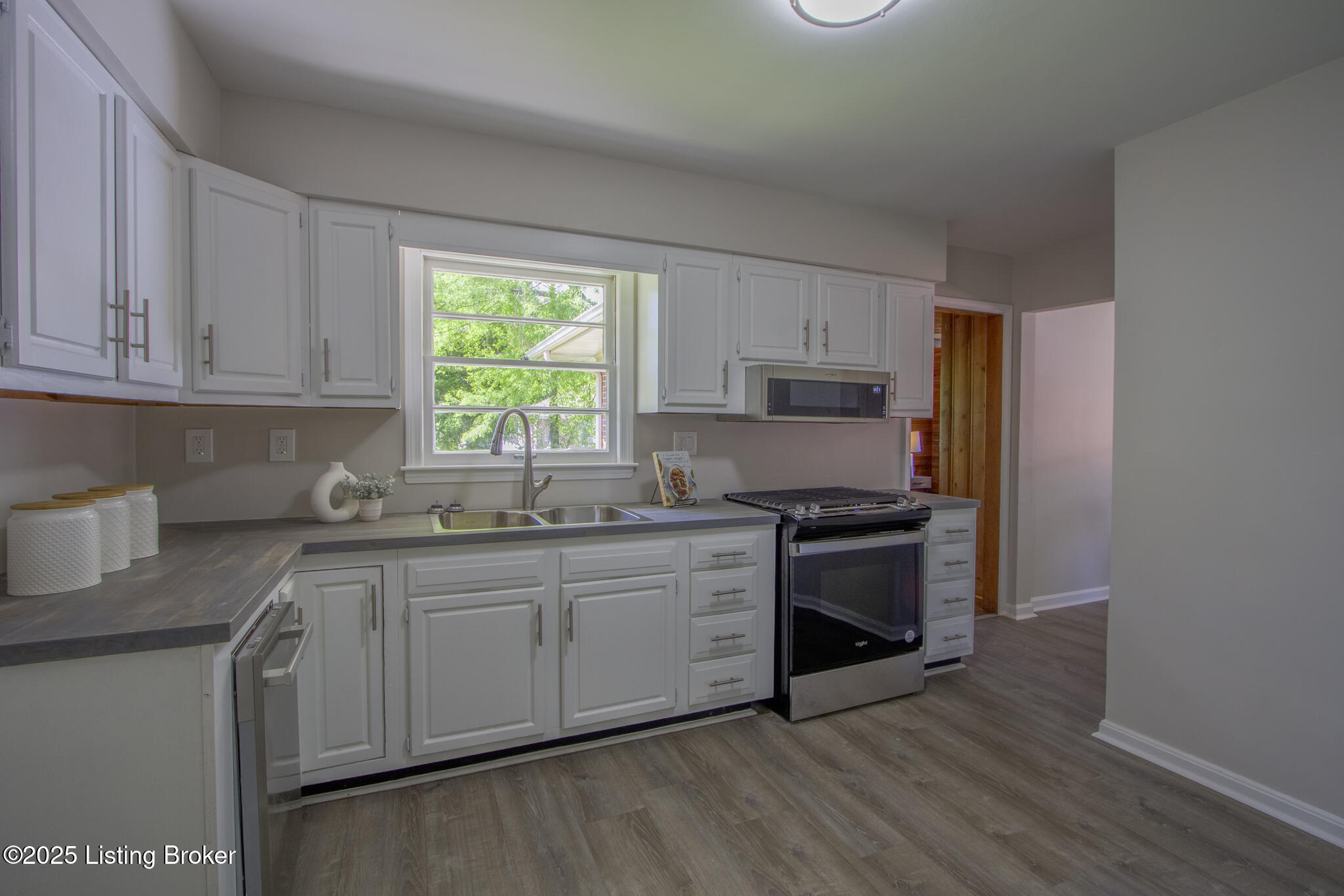 3209 Hikes Ln, Louisville, Kentucky image 9