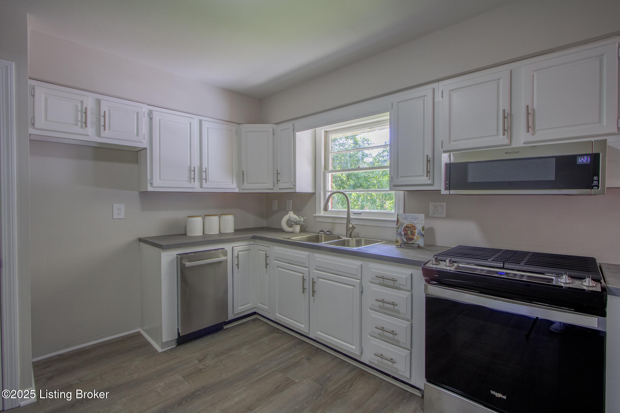 3209 Hikes Ln, Louisville, Kentucky image 11