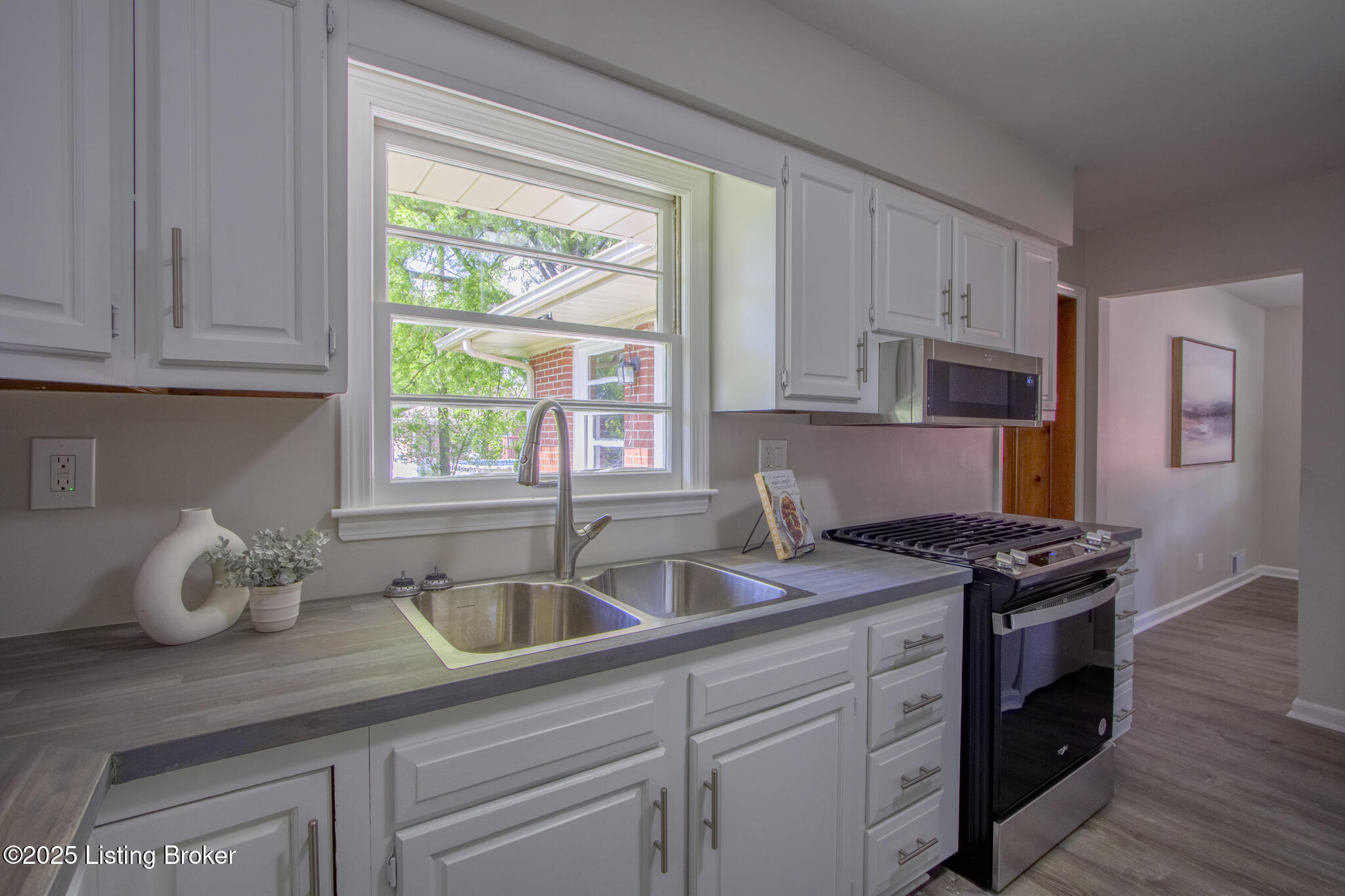 3209 Hikes Ln, Louisville, Kentucky image 10