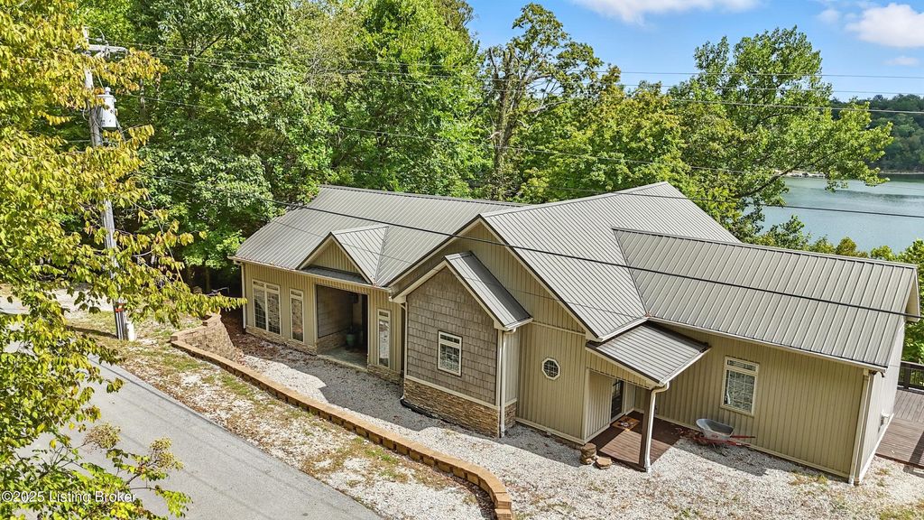 Photo of 348 Lakeshore Dr, Leitchfield, KY 42754 (MLS # 1713844)