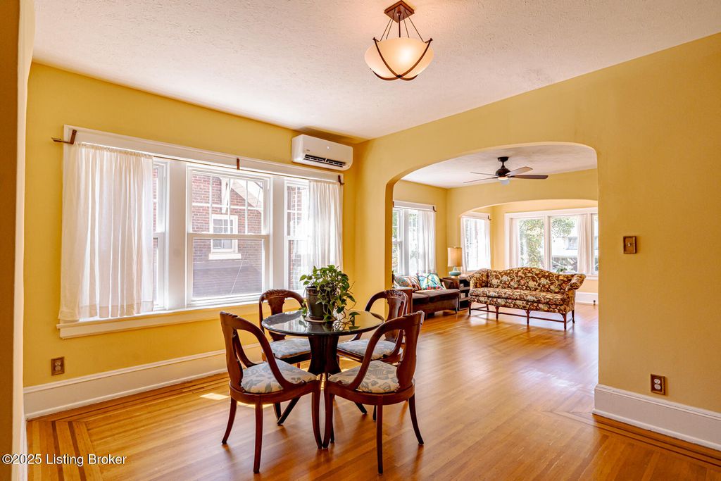 Photo of 2312 ALTA Ave #3, Louisville, KY 40205 (MLS # 1711689)