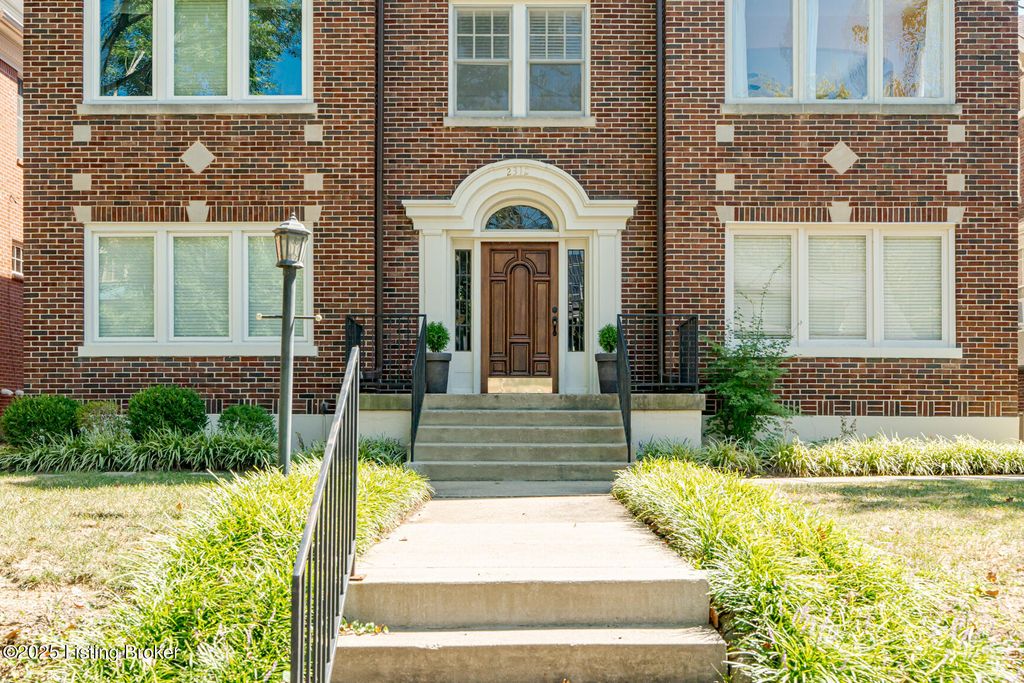 Photo of 2312 ALTA Ave #3, Louisville, KY 40205 (MLS # 1711689)