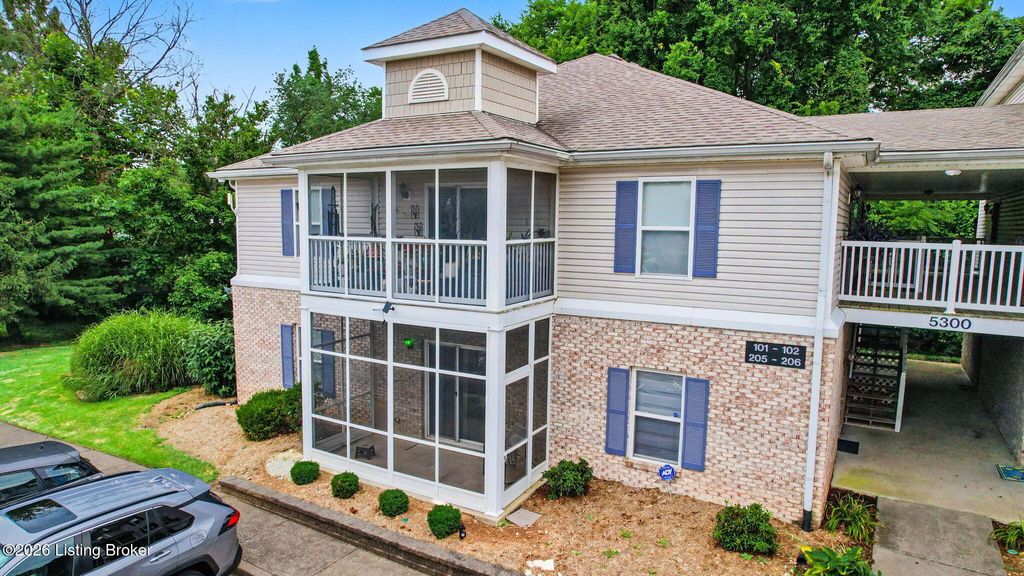 Photo of 5300 Carolina Crossings Way #101, Louisville, KY 40219 (MLS # 1722786)