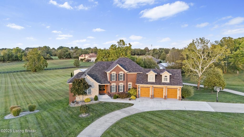 Photo of 10240 Saddle Pointe Dr, Louisville, KY 40291 (MLS # 1700681)