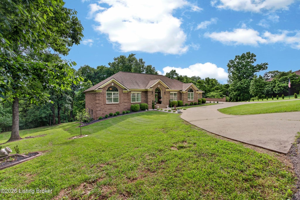 Photo of 311 Creekwood Dr, Bardstown, KY 40004 (MLS # 1727193)