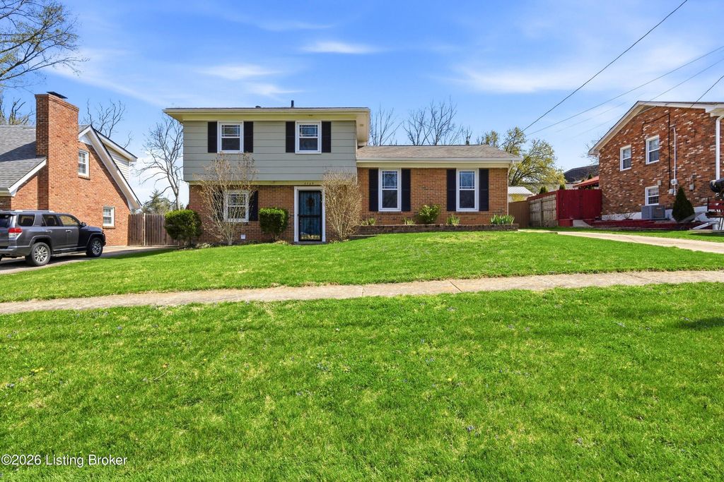 Photo of 3709 Candlewood Way, Jeffersontown, KY 40299 (MLS # 1713000)