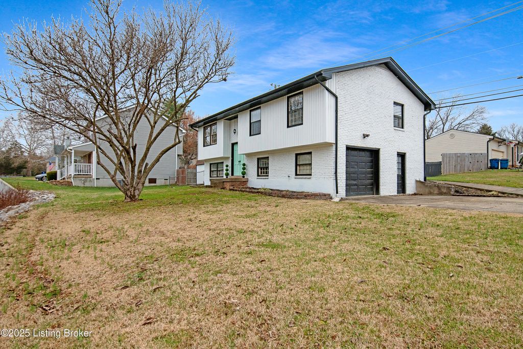 Photo of 9007 Ash Ave, Pewee Valley, KY 40056 (MLS # 1705553)