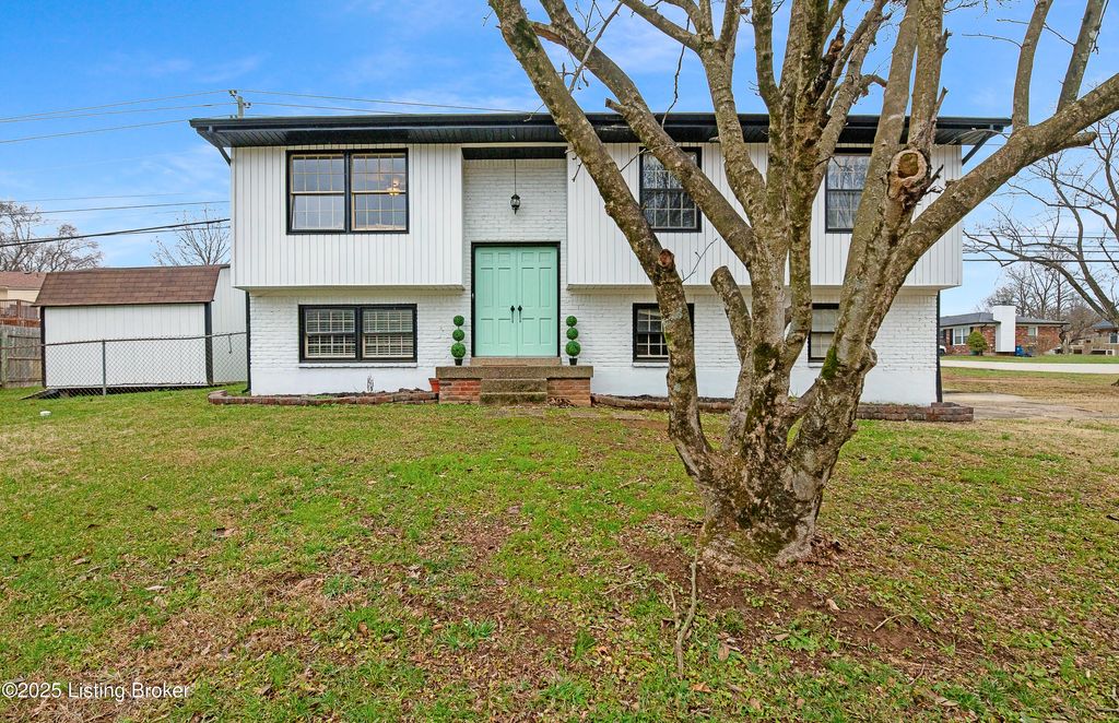 Photo of 9007 Ash Ave, Pewee Valley, KY 40056 (MLS # 1705553)