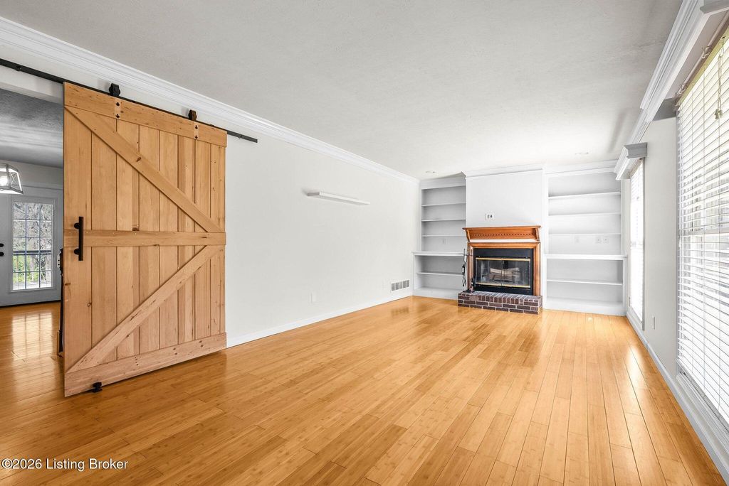 Photo of 1609 Pleasure Cove Dr, La Grange, KY 40031 (MLS # 1713846)