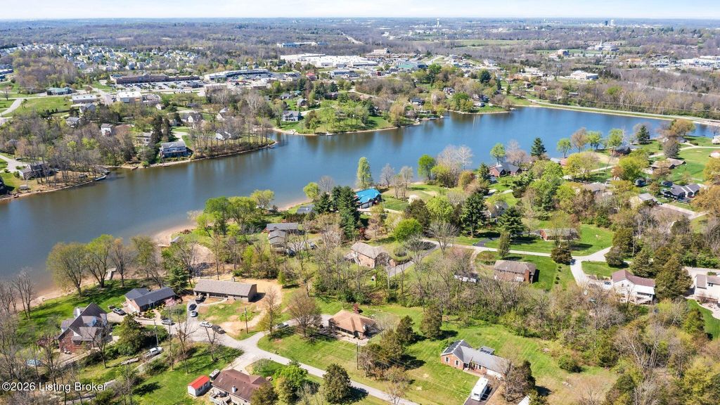 Photo of 1609 Pleasure Cove Dr, La Grange, KY 40031 (MLS # 1713846)