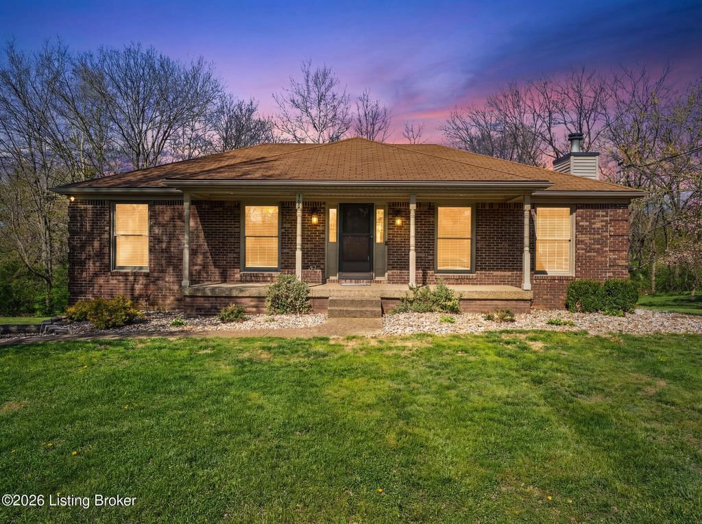 Photo of 1609 Pleasure Cove Dr, La Grange, KY 40031 (MLS # 1713846)