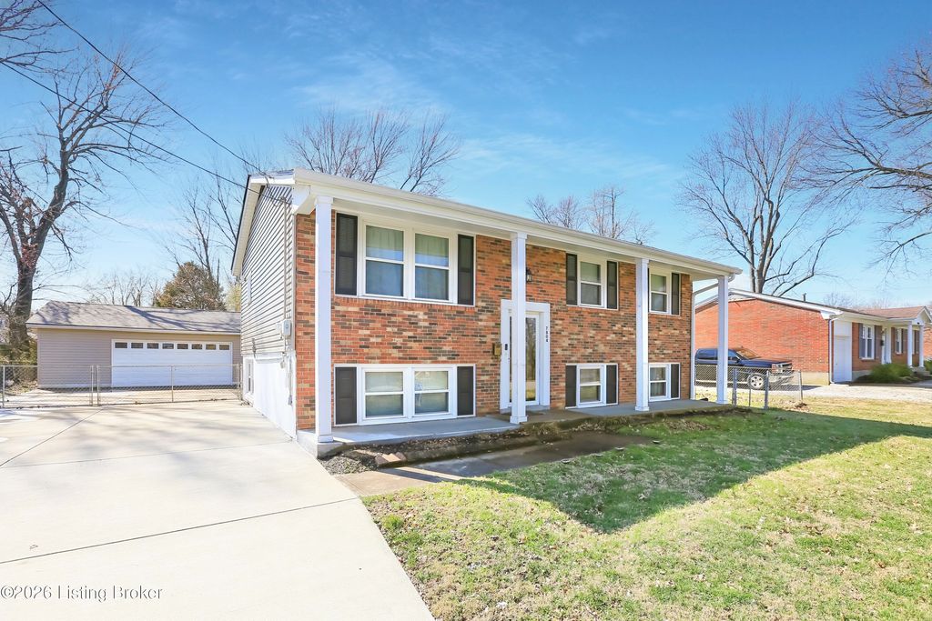 Photo of 7804 Davhal Dr, Louisville, KY 40291 (MLS # 1710989)