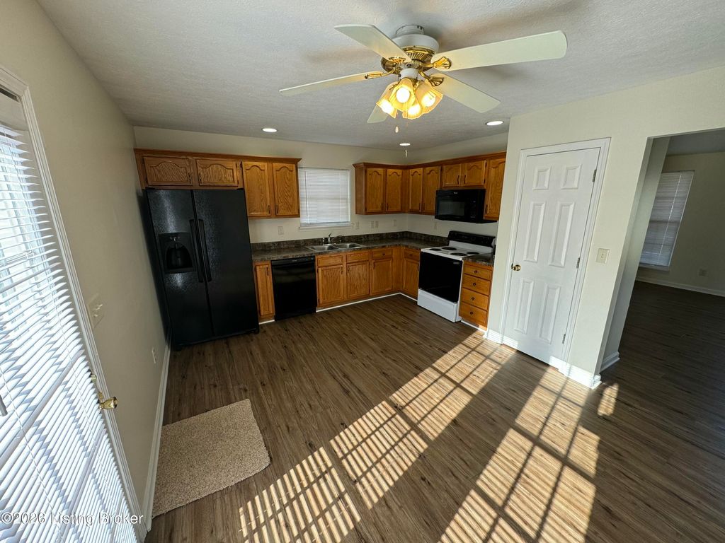 Photo of 183 Frederick Ct, Mt Washington, KY 40047 (MLS # 1707522)