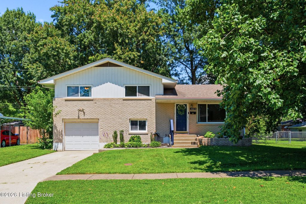 Photo of 3025 Nepperhan Rd, Louisville, KY 40220 (MLS # 1721491)