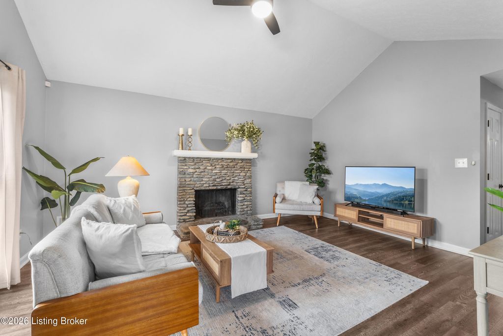 Photo of 2103 Glenworth Ave, Louisville, KY 40218 (MLS # 1712205)