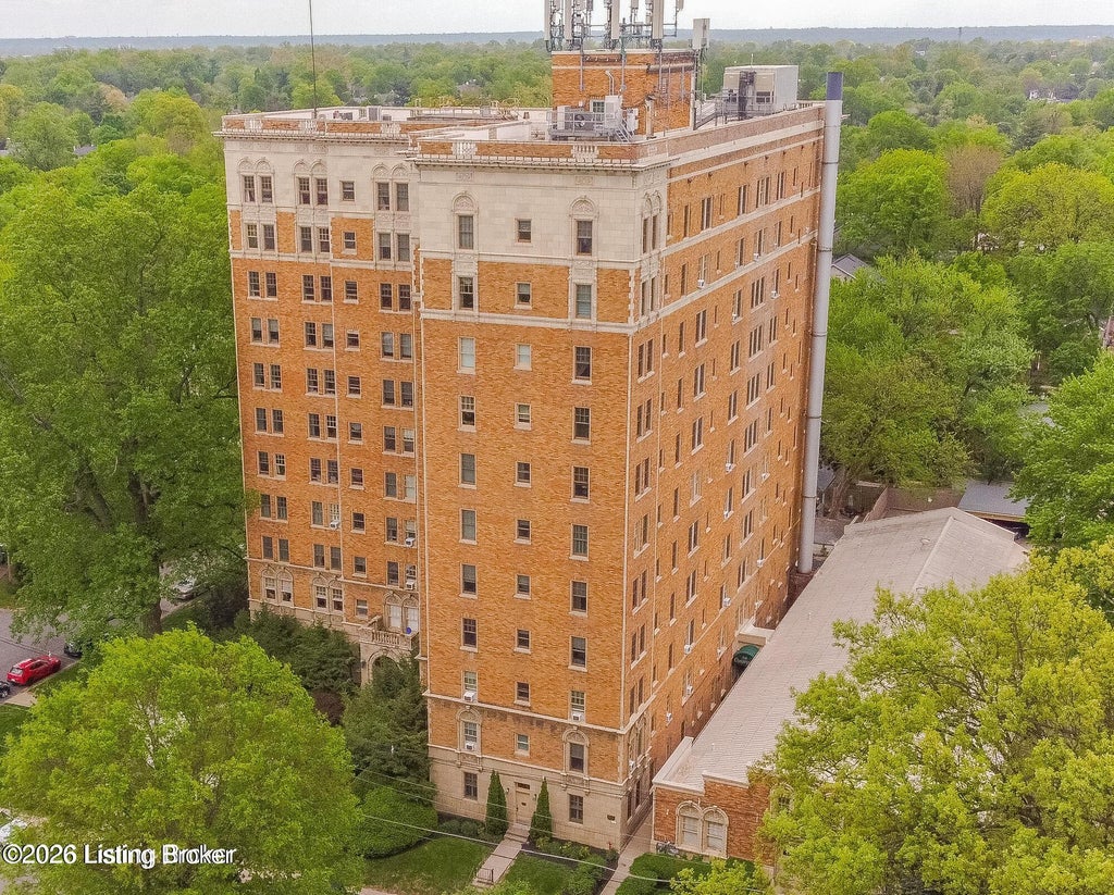 Photo of 2140 Bonnycastle Ave #9A, Louisville, KY 40205 (MLS # 1732985)