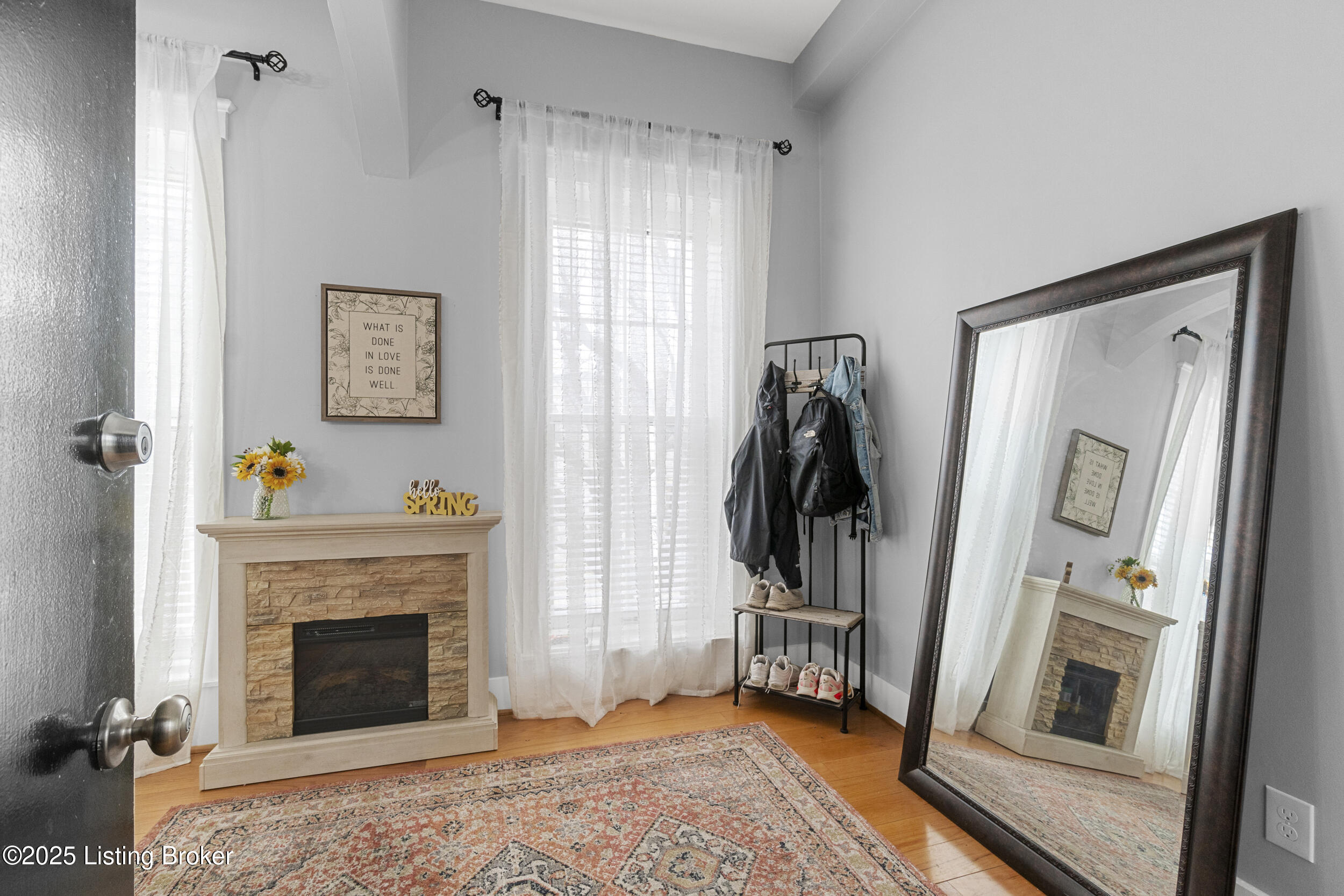 116 E Oak St #APT 2, Louisville, Kentucky image 2