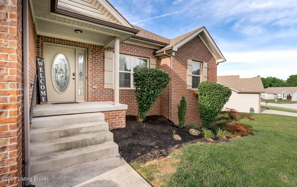 Photo of 9409 Mossy Creek Way, Louisville, KY 40229 (MLS # 1720867)