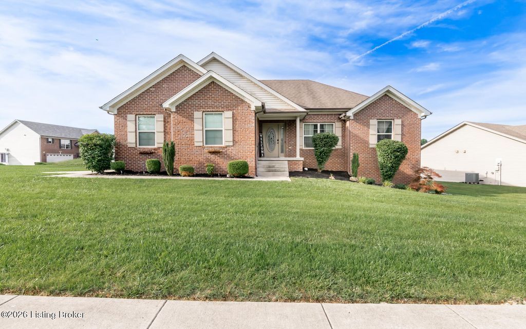 Photo of 9409 Mossy Creek Way, Louisville, KY 40229 (MLS # 1720867)