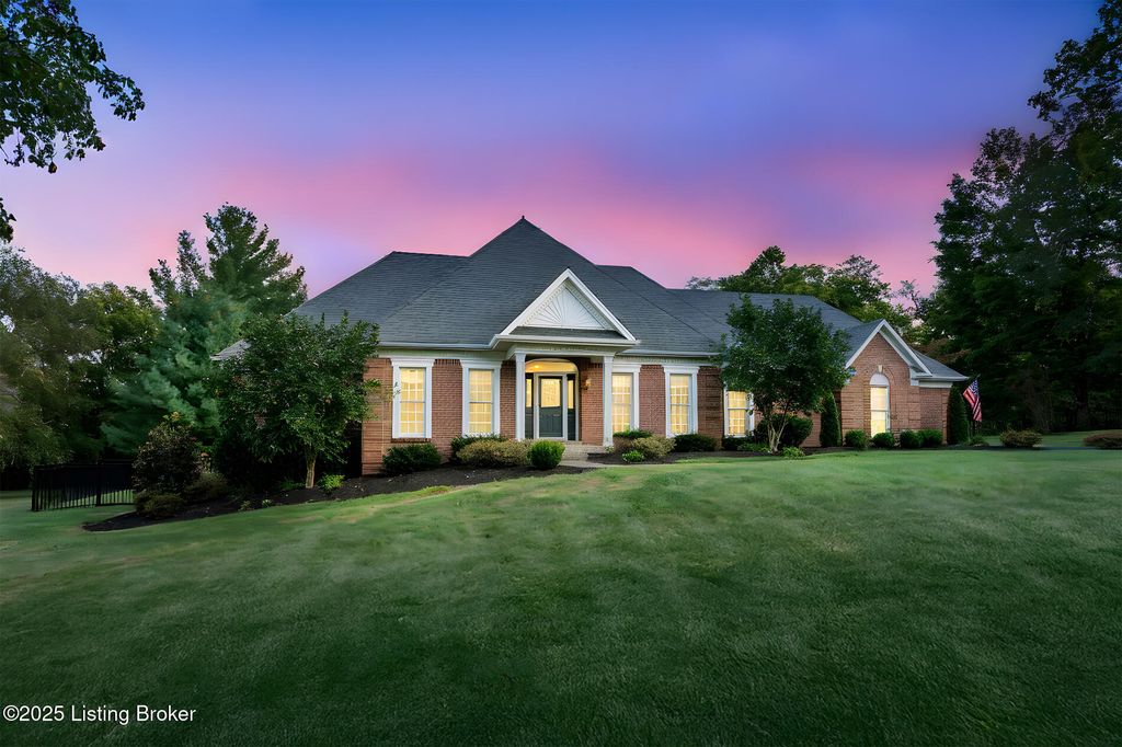 Photo of 113 Stoney Creek Ct, Pewee Valley, KY 40056 (MLS # 1698403)