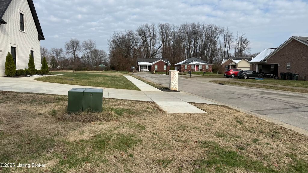 Photo of 8606 Loch Lea Ln, Jeffersontown, KY 40299 (MLS # 1704904)