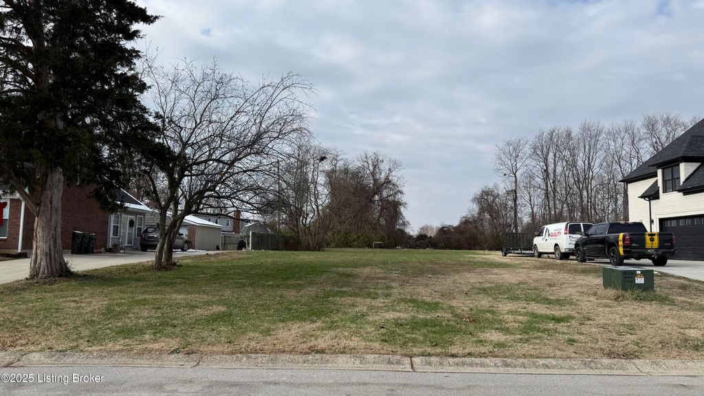 Photo of 8606 Loch Lea Ln, Jeffersontown, KY 40299 (MLS # 1704904)