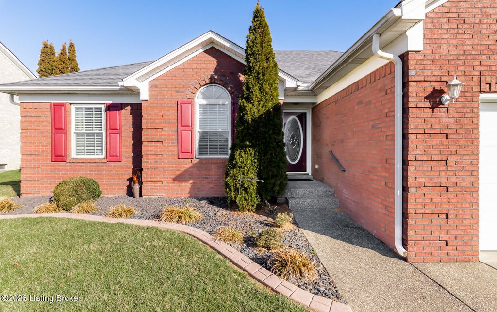 Photo of 401 Bentwood Dr, Shepherdsville, KY 40165 (MLS # 1707059)