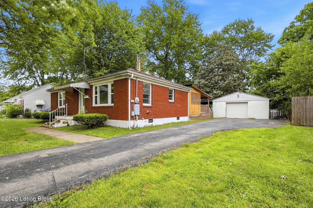 Photo of 4929 Forest Park Dr, Louisville, KY 40219 (MLS # 1716342)
