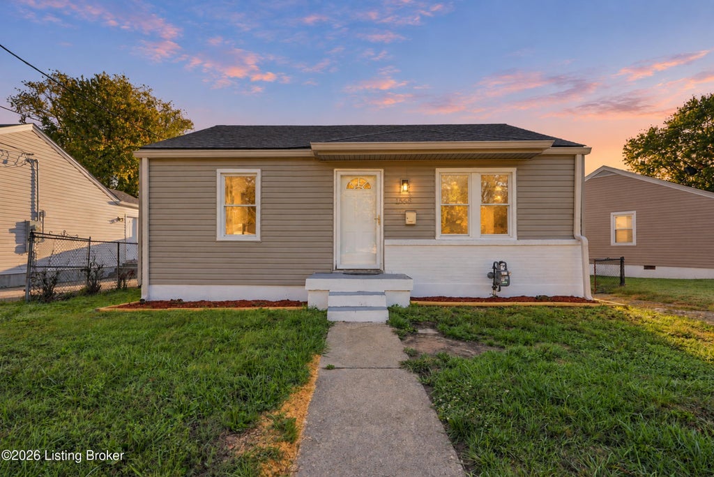 Photo of 1568 Loney Ln, Louisville, KY 40216 (MLS # 1732608)