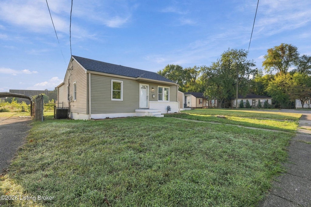 Photo of 1568 Loney Ln, Louisville, KY 40216 (MLS # 1732608)