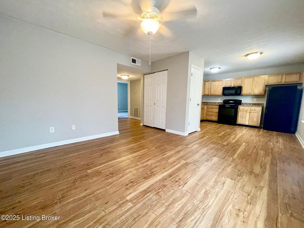 Photo of 6701 Crawford Crossing Pl #102, Louisville, KY 40258 (MLS # 1710280)